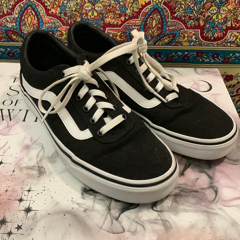 Women’s Size 9 Old Skool Vans—Great Condition!